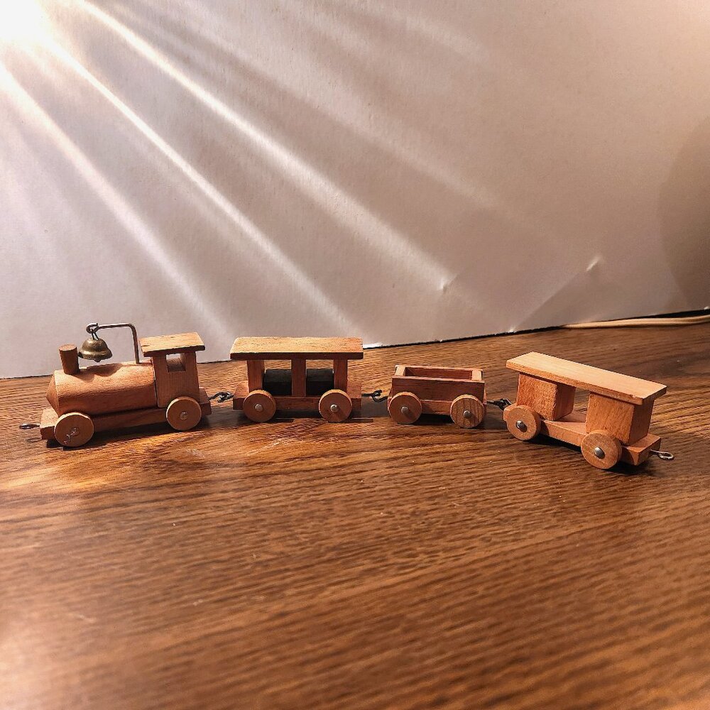 Vintage Loquai Halzkunst Handcrafted Train